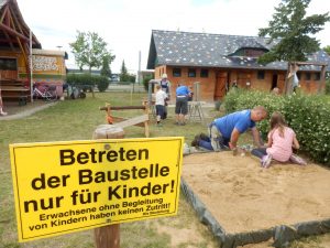 Betreten der Kinderbaustelle verboten